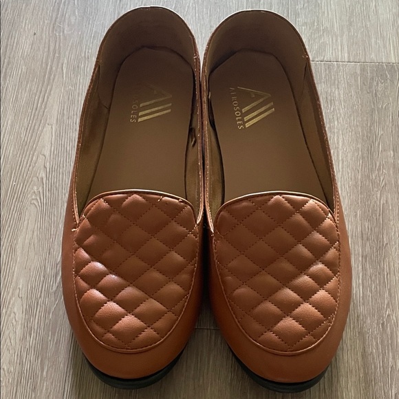 AEROSOLES Women Quilted Brown Loafers Size 11 Wide Quiet Luxury Business Causal - Picture 1 of 10